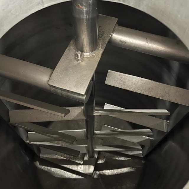 STAINLESS STEEL - DOUBLE JACKETED - DOUBLE AGITATION CHILLING TANK STAINLESS STEEL - DOUBLE JACKETED - DOUBLE AGITATION CHILLING TANK
